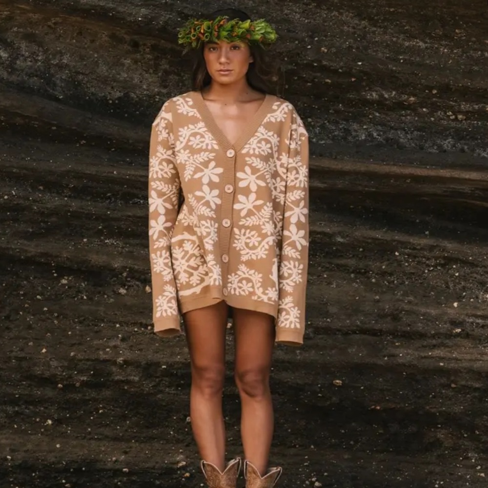 Aloha de Mele Oversized Cardigan in Naupaka Kahakai BNWT - Picture 2 of 4